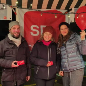 Roger Schmutz - Kantonsrat, Galina Bruder - Kandidatin Primarschulpflege / Stadtrat und Barbara Kaiser Kandidatin Sekundarschulpflege liessen mit sich reden am Chlausmärt Roger Schmutz - Kantonsrat, Galina Bruder - Kandidatin Primarschulpflege / Stadtrat und Barbara Kaiser Kandidatin Sekundarschulpflege liessen mit sich reden am Chlausmärt
